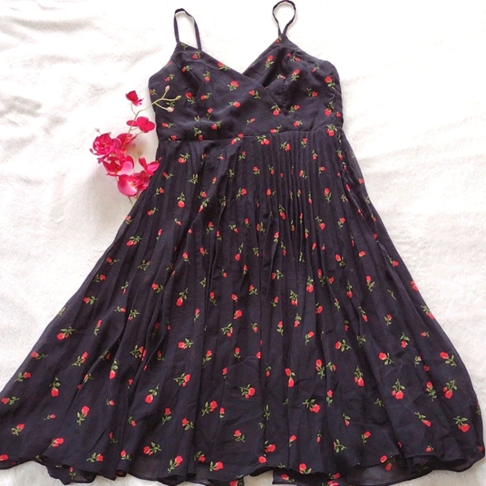 Lulu's black midi pleated floral dress